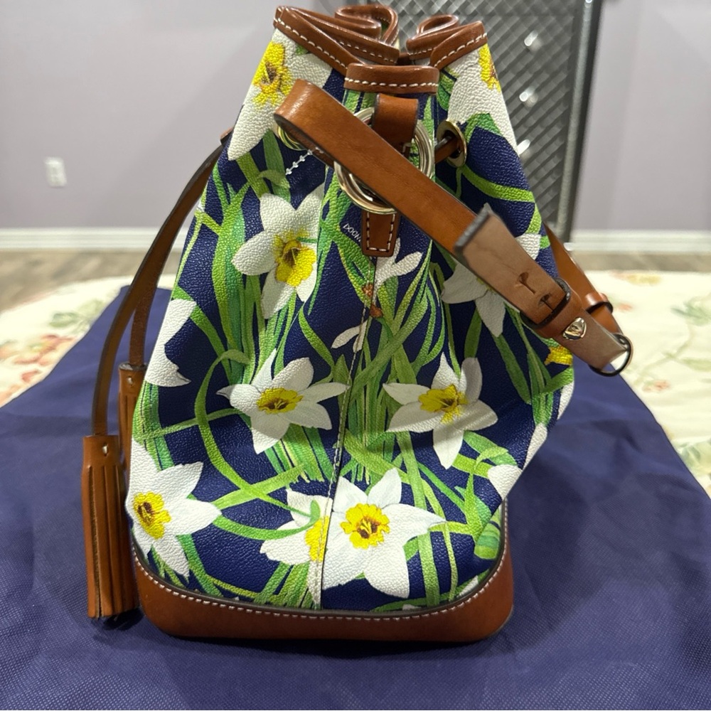 DOONEY and BOURKE Daffodil Drawstring Flower Floral Tassel Bucket Bag - Picture 10 of 10